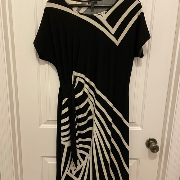 Dress - Picture 2 of 4